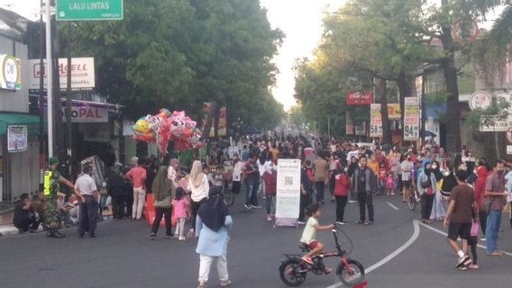 I'm Well! Hartopo Regent Allows All Street Vendors To Sell On Car Free Day In Kudus, As Long As...