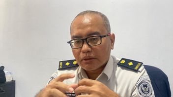 روتان كنداري تحقق من الضابط الذي انتشر على نطاق واسع في مراقبة نابي إلى مقهى