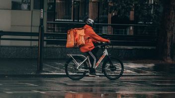 UK Illegal Migrant Act, 280 Courier Arrested, 58 E-Bike Confiscated