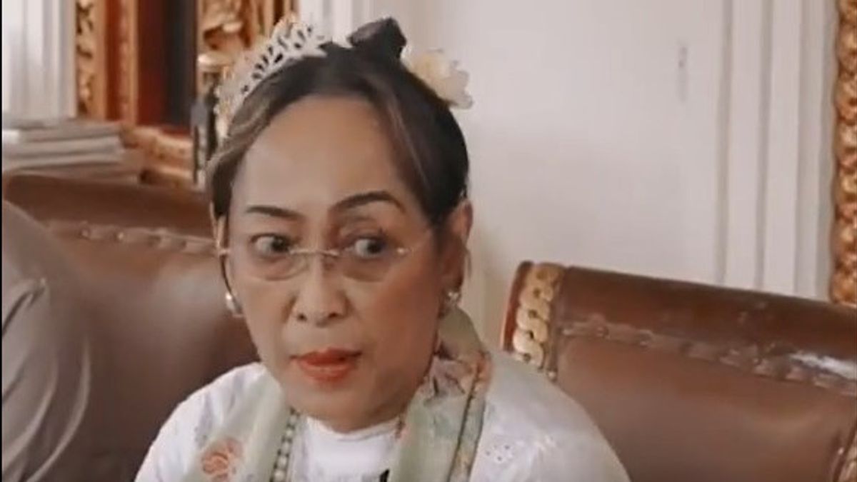 Happy Portrait Of Sukmawati Soekarnoputri Celebrating Galungan For The First Time After Converting To Hinduism