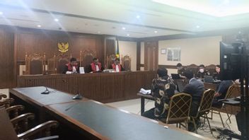 Manifestation de la procureure d’expert, Jessica Wongso, sort du tribunal pk