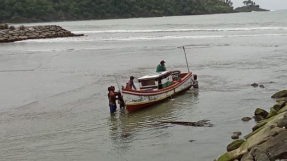 Fisherman Lamno Aceh Can't Go To Sea Due To Kuala Shallow