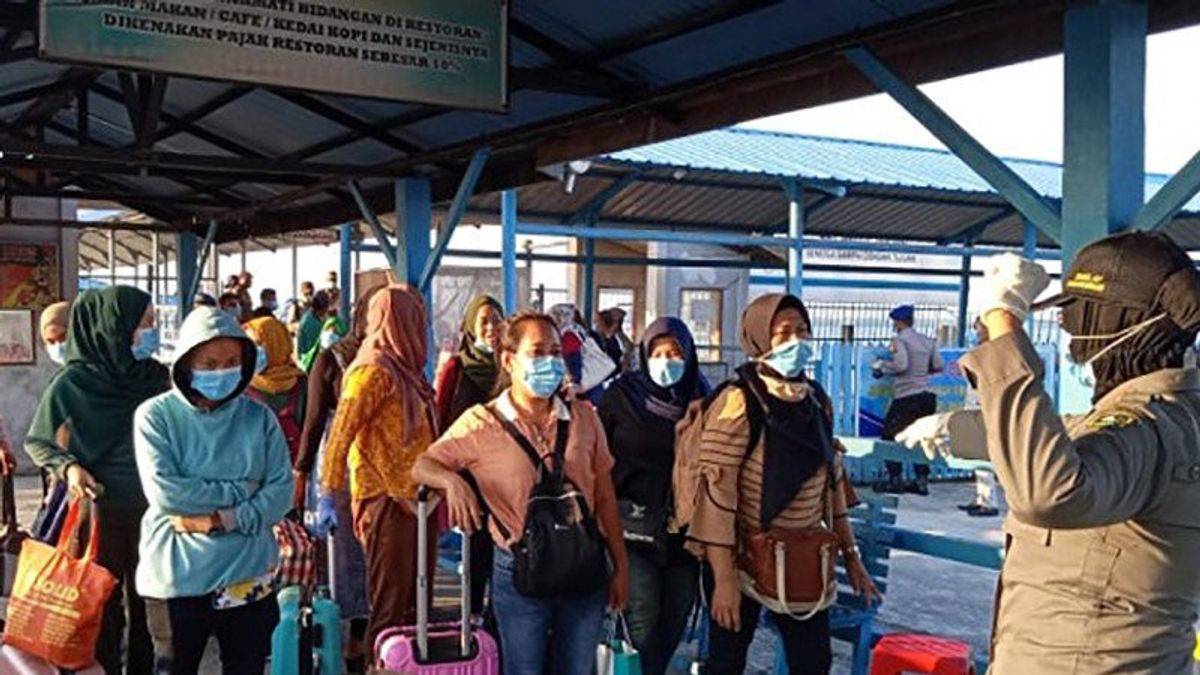 الحكومة تصدر لائحة جديدة لشحنات العمال المهاجرين الإندونيسيين