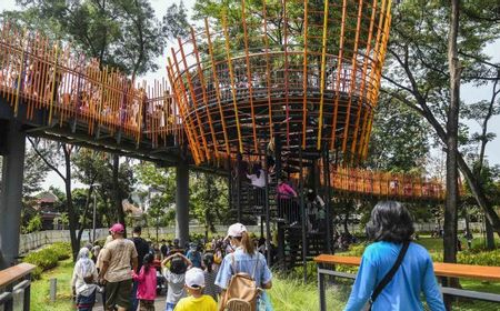 Dikeluhkan Warga karena Bikin Macet, Petugas Sudinhub Tertibkan Parkir Liar di Tebet Eco Park