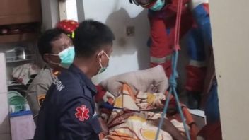Personnes âgées Obésité piégées au troisième étage de sa maison à Pademangan Jakut