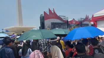 The Struggle For The Crowd At The 79th Anniversary Of The TNI At Monas: A Thrilling Visitor's Experience