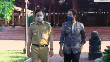 Gibran S’ouvre Au Ministre Nadiem, Une Fois Escaladé La Clôture En Sautant Jusqu’à Ce Que Jokowi Affronte L’enseignant De Counseling