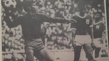 الملف الشخصي لروني باسلا ، حارس المرمى الأسطوري في المنتخب الوطني الإندونيسي الذي أحبط بينالتي بيليه ذات مرة