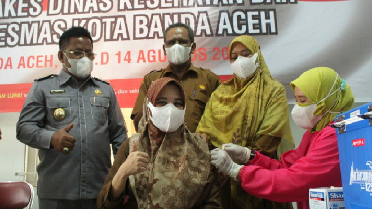 Obtenez 4 760 Doses De Vaccin Moderna, Que Le Gouvernement De Banda Aceh Alloue Aux Agents De Santé