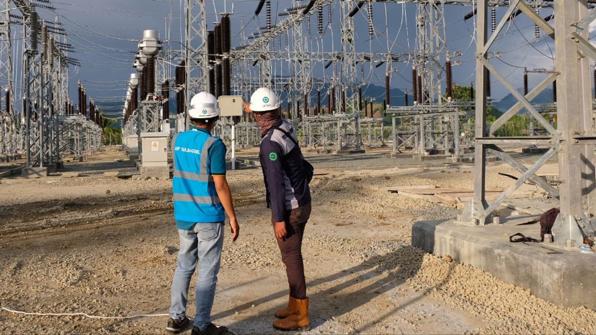 PLN Turns On The Power Against The Impacted Bajir In Ambon