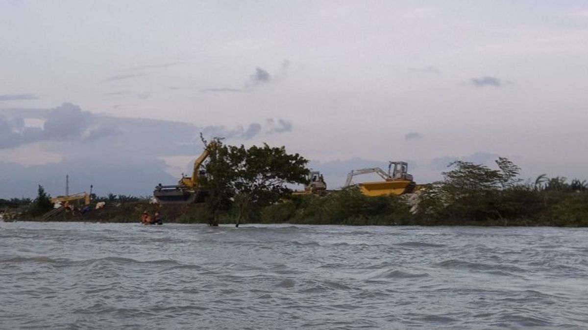 Alat Berat BBWS Disiagakan di Tanggul Sungai Wulan Demak Antisipasi Jebol