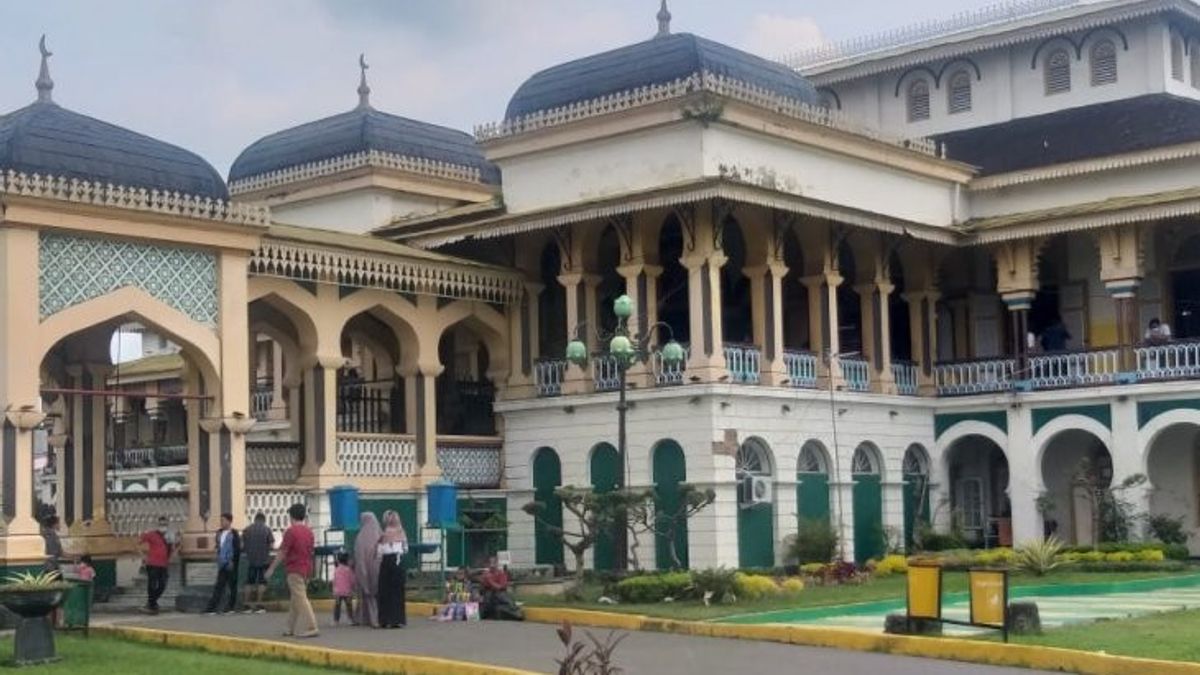 Rekomendasi Tempat Wisata di Medan, Berani ke Istana Maimun?
