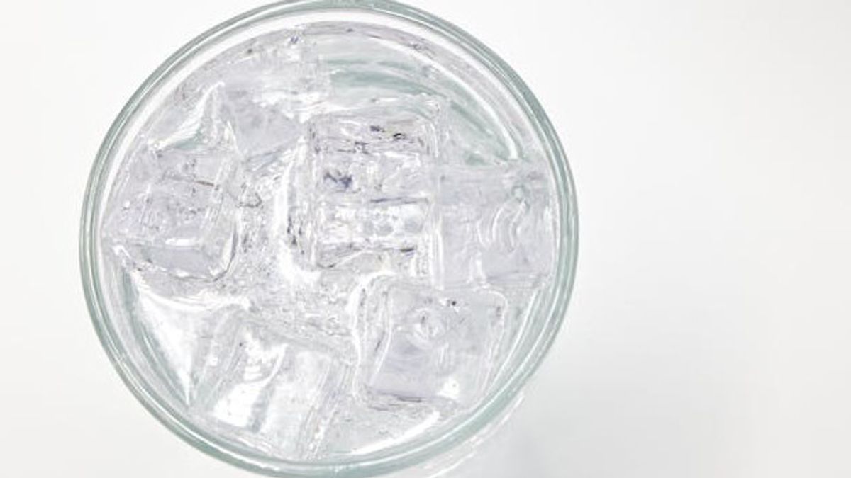 アイスウォーターを飲む習慣は消化を妨げる可能性がありますか?これは医者の言葉です