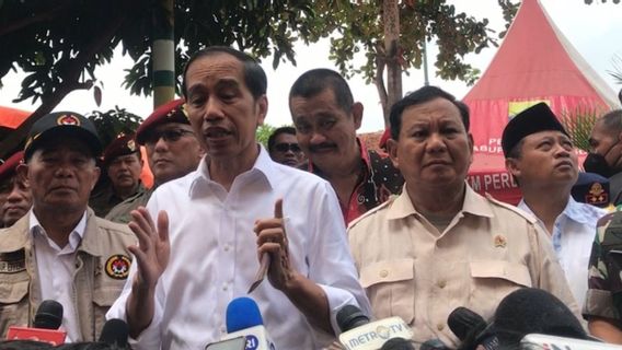 Jokowi Meets The Constraints Of Logistics Distribution For Earthquake Victims In Cianjur, Prabowo: TNI-Polri Helicopters Ready!