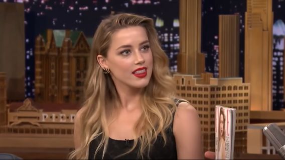 Elon Musk POWERs Twitter, Amber Heard Select Delete Account