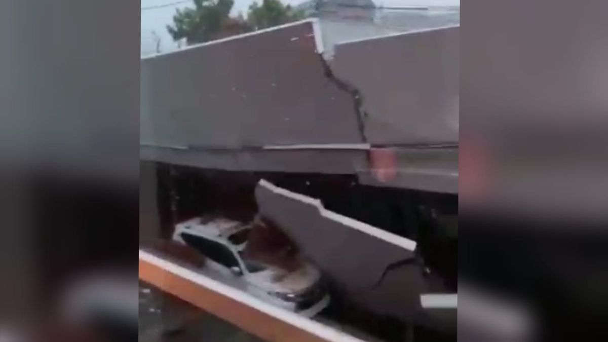 بنك CIMB نياغا فاينانس بينتارو انهار حاجز الطريق ، 3 سيارات فاخرة دمرت بسبب انهيار الجدار