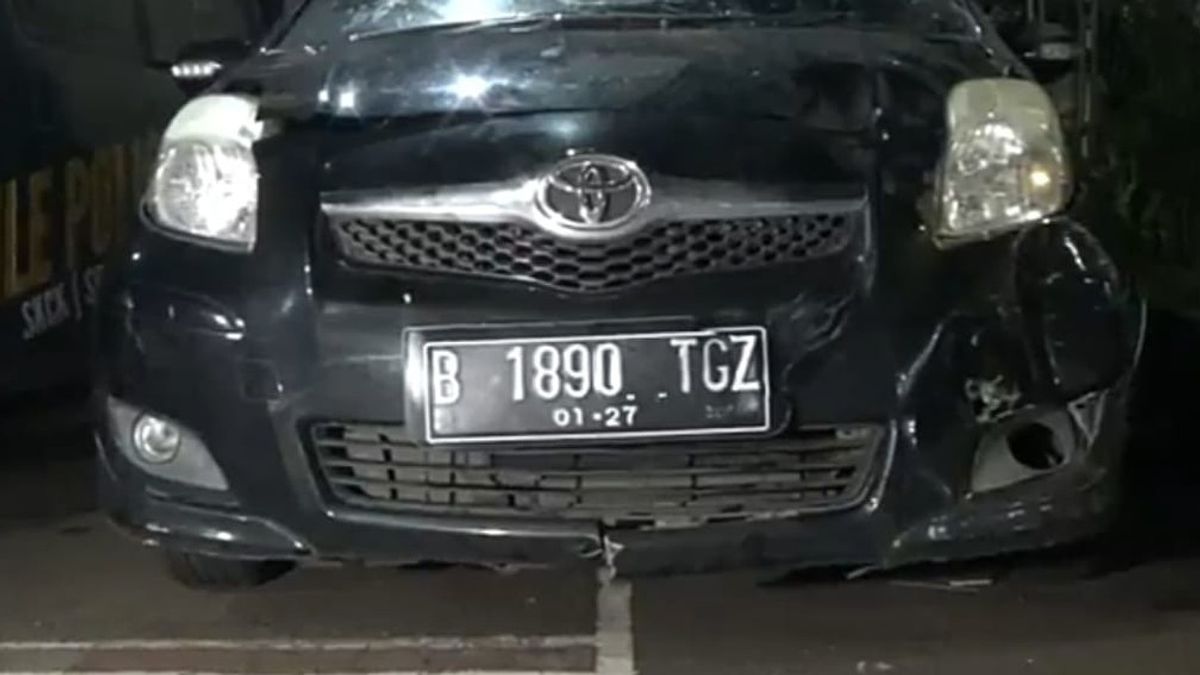 Ahead Of Sahur, Motorcycle Gang At Pondok Aren Damaged Residents' Black Yaris Car