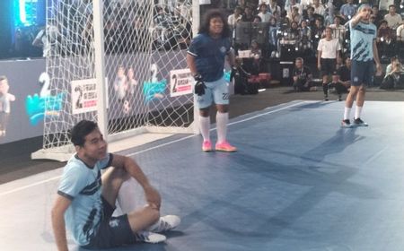 Gaungkan Pemilu Damai, Gibran Main Futsal dengan Artis dan Mantan Atlet