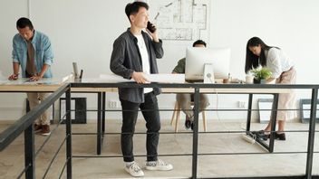 ليس فقط الجلوس ، والوقوف لفترة طويلة جدا يمكن أن يقلل العمر أيضا