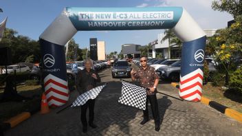 جاكرتا - للبيع الرسمي في إندونيسيا ، تسلمت سيتروين وحدة E-C3 إلى 50 عميلا