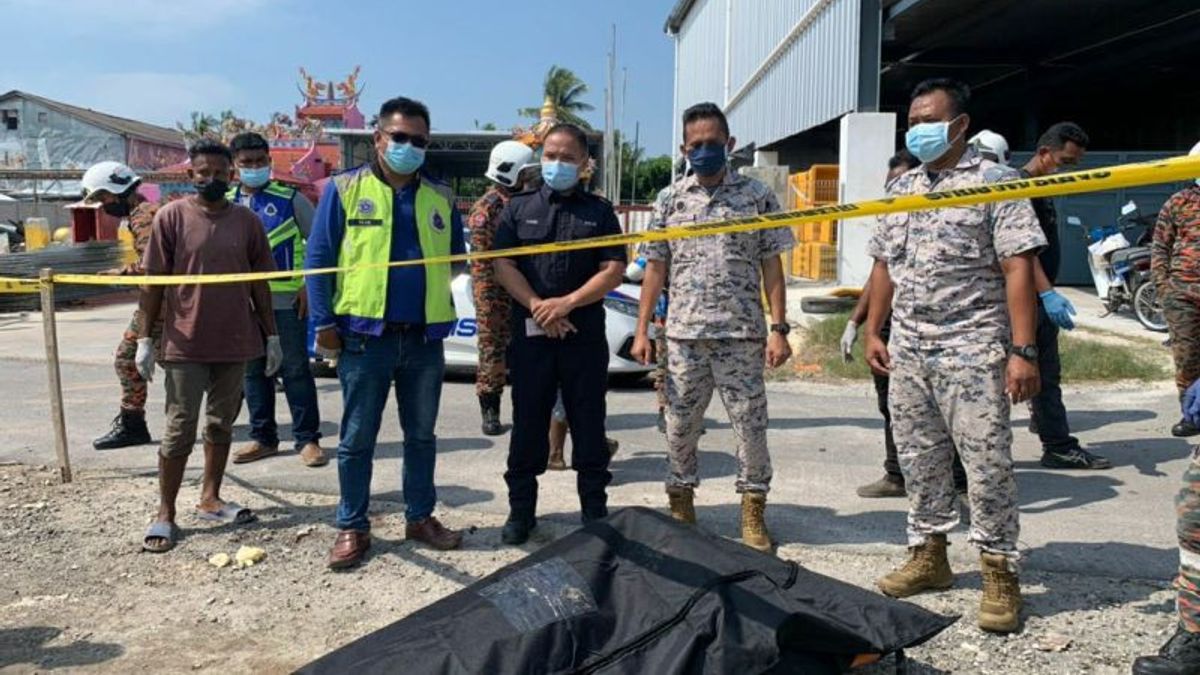 57名印尼工人沉没在马来西亚的适耕滩水域，发现35人