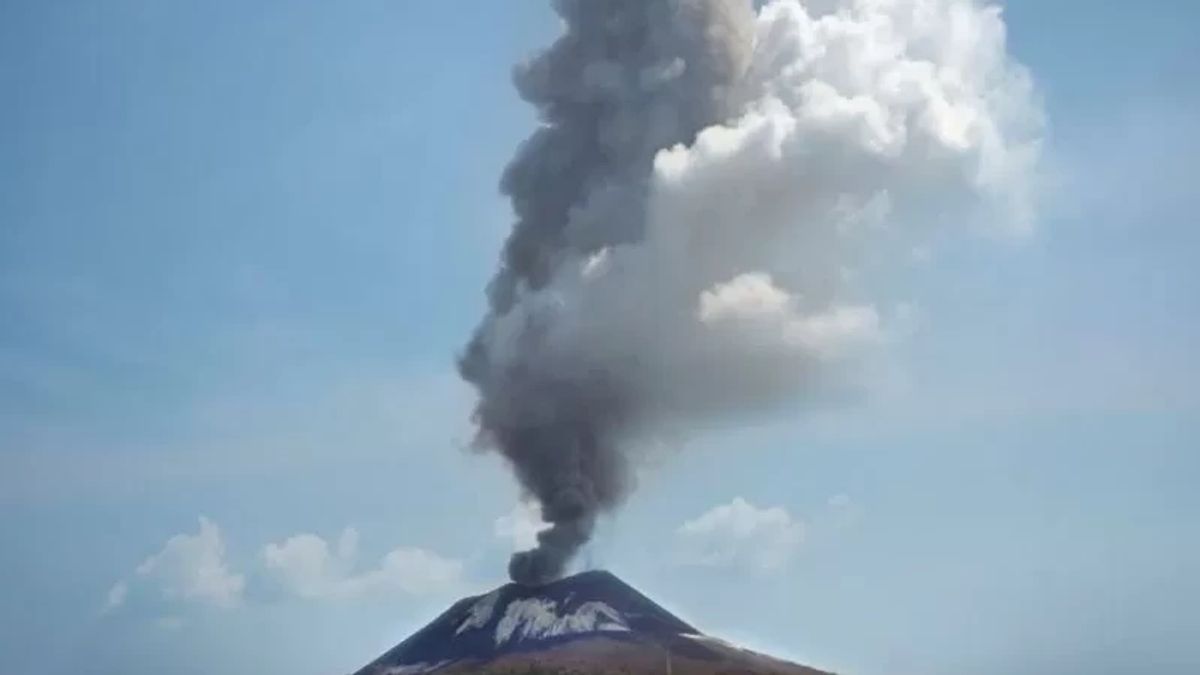 北マルクのイブ山が噴火、PVMBGが住民に頂上から2km移動しないよう促す 