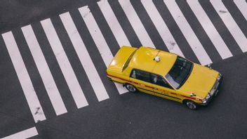 Buk! Penumpang ini Tinju Muka Sopir Taksi karena Menolak Bayar Ongkos