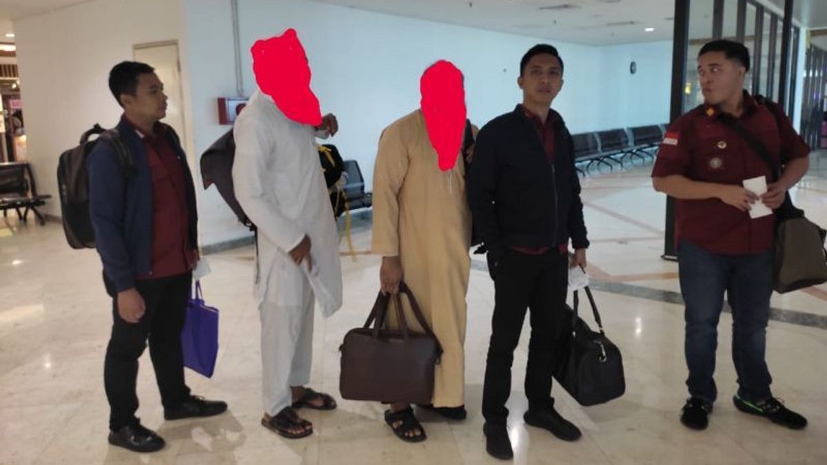 Blitar Immigration Deports 2 Pakistani Foreigners For Requesting Forced Donations