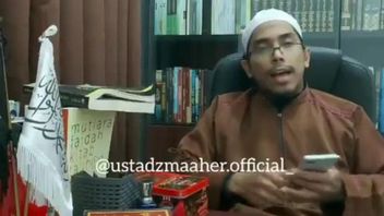 Dewi Tanjung’s Guess Regarding Ustadz Maaher’s Disease