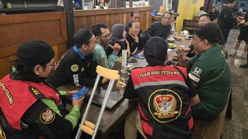 Sidoarjoオンラインドライバーコミュニティは、抗議行動の呼びかけに従わないことを強調し、政府の政策を監督するべきです