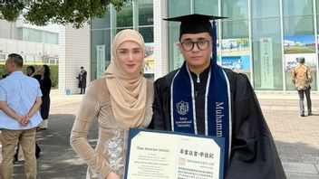 amela, le fils de Mulan Jameela et Harry Nugraha a obtenu le diplôme d’Ahmad Dhani : Alhamdulillah
