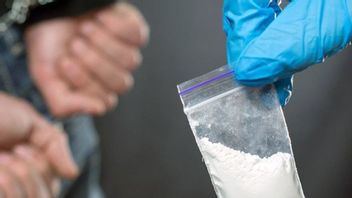 Police Arrested Two Methamphetamine Dealers In Boncos Village, Cell Phones, Methamphetamine and IDR 3 Million