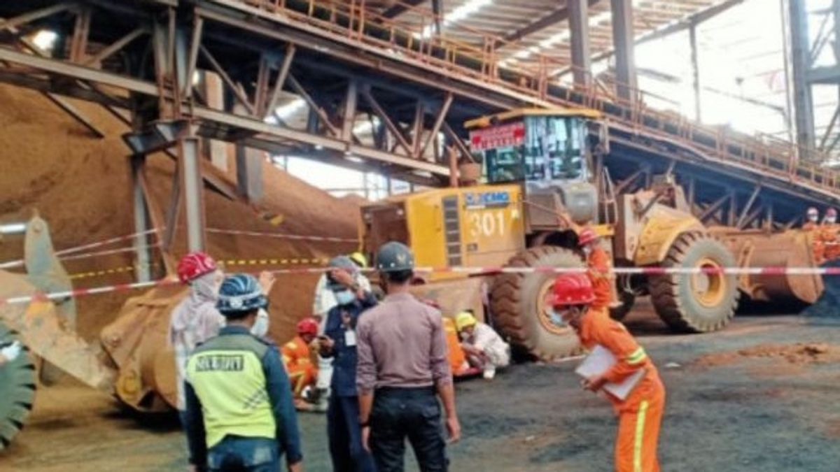 Welcoming You, Thousands Of Workers Demo In Front Of PT IWIP Halmahera