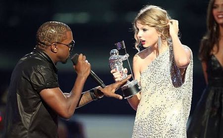 Insiden di VMAs Diungkit, Kanye West Berusaha Selamatkan Taylor Swift dari P Diddy?