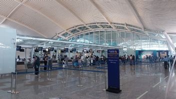 775 vols annulés à l'aéroport de Bali suite à l'éruption du mont Lewotobi