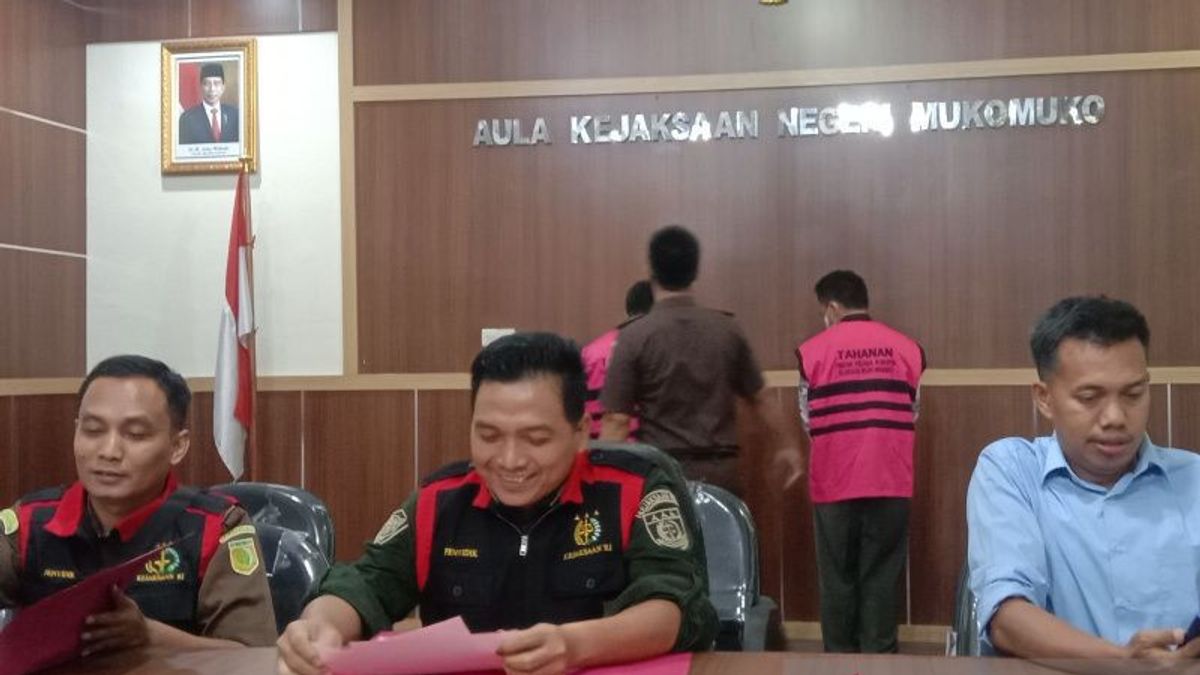 Tardakwa dan Saksi Kembalikan Uang Negara Hasil Korupsi BPNT ke Kejari Mukomuko