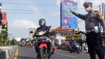 Détectés Par La Police, Des Dizaines De Voyageurs Entrés Dans Cirebon Ont été Priés De Faire Demi-tour
