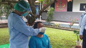  672 Warga Binaan Lapas Narkotika Cirebon Jalani Tes Usap Menyusl 3 Pegawai Positif COVID-19