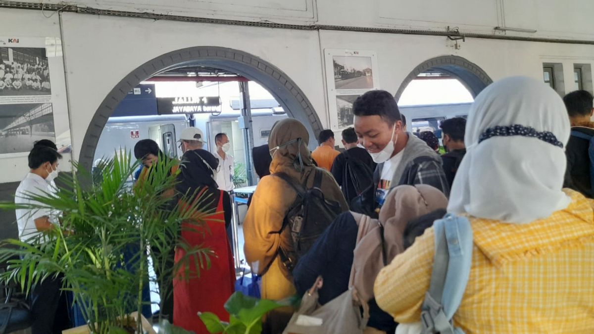 水曜日明日はセネン駅で帰郷の流れのピークの始まりになると予測されています