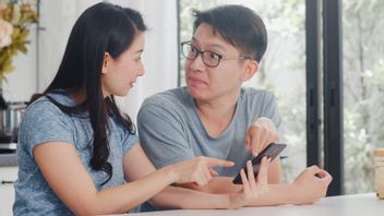 5 Kesalahan Komunikasi dengan Pasangan yang Perlu Diperbaiki, Biar <i>Nggak</i> Saling Menyakiti