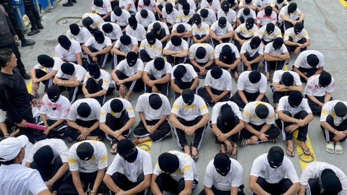 横行する薬物と違法な携帯電話、100人の囚人がヌサカンバンガンに移送