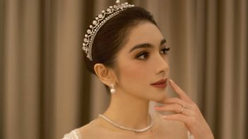 Pose dengan Gaun Pengantin dan Minta Doa, Angel Karamoy Diduga Nikah Lagi