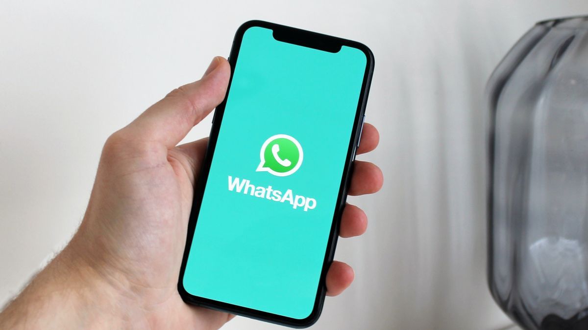 سهل ، هذه هي 3 طرق لجعل ملصقات العام الجديد 2024 على WhatsApp