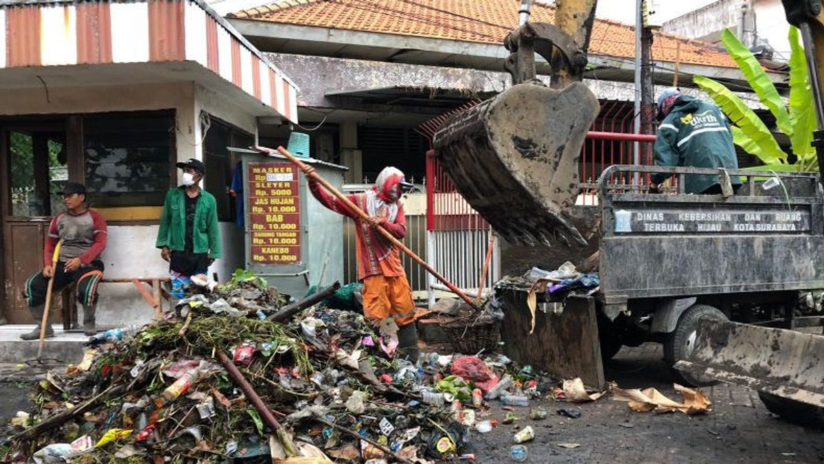 Gorong-gorong di Surabaya Dibersihkan Meminimalisasi Risiko Banjir
