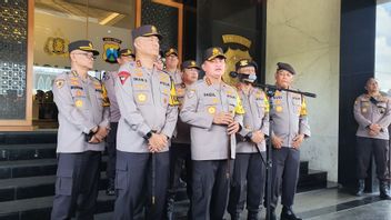 Komjen Fadil Imran 检查东爪哇地区警察人员,在2024年大选之前确保安全区