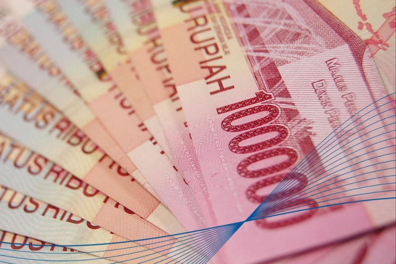 Tuesday Morning Rupiah Moves Stronger At Rp13,658 Per US Dollar