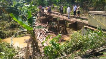 Jembatan Penghubung di Mukomuko Rusak Diterjang Banjir, Dinas PUPR Lakukan Perbaikan Darurat
