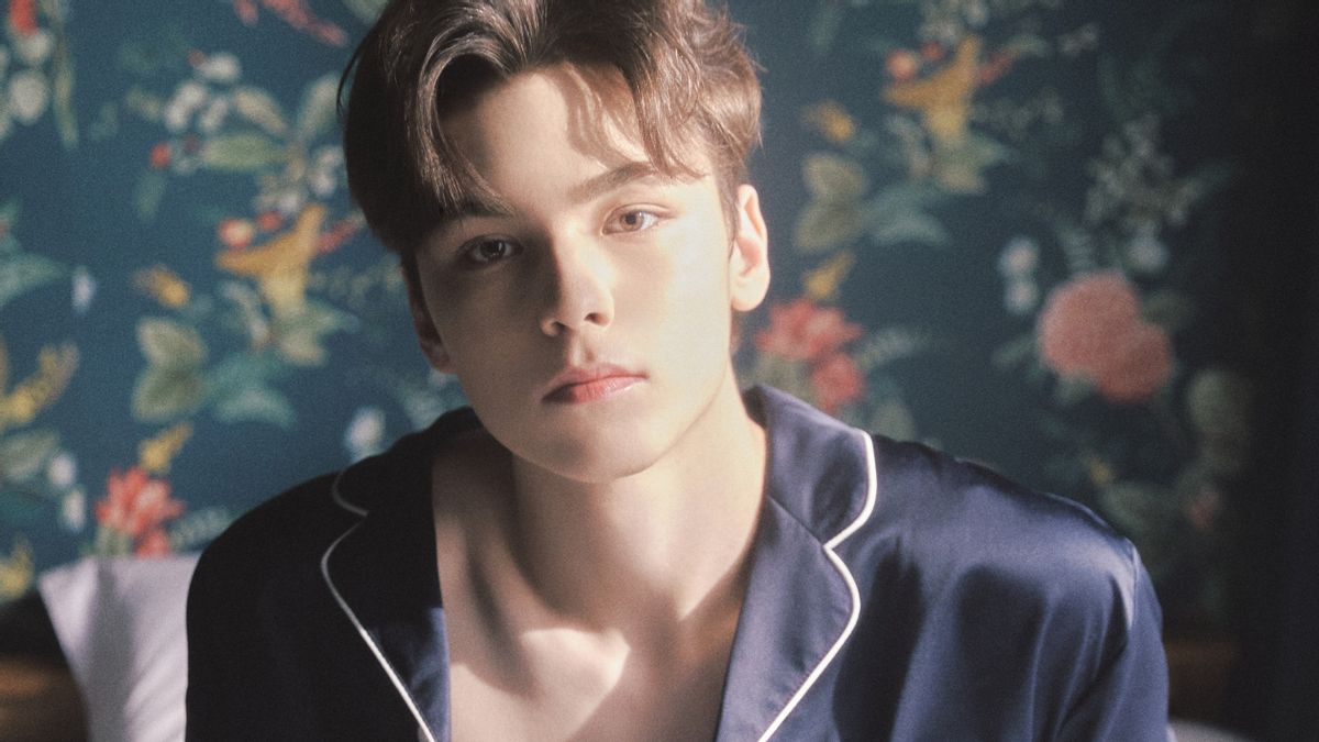 Vernon SEVENTEEN Diajak Kolaborasi dengan Charli XCX!