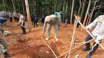 Joint Officers Close Illegal Gold Mining Locations In Sukabumi