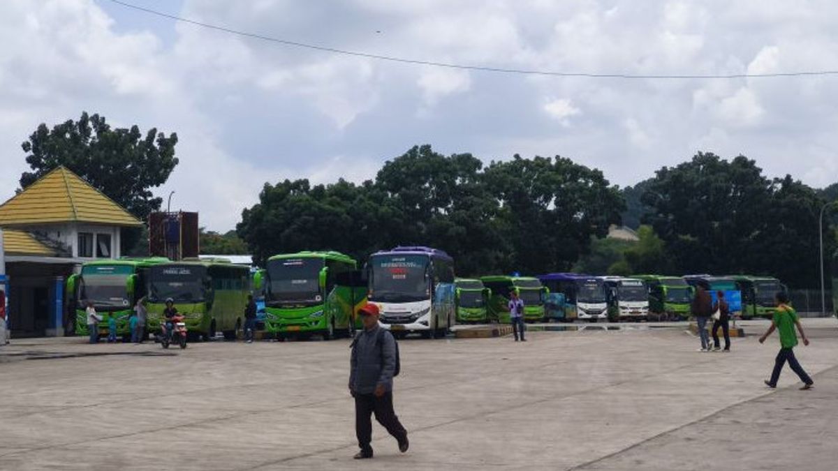 The peak of the homecoming flow at the Rajabasa Terminal has passed. 